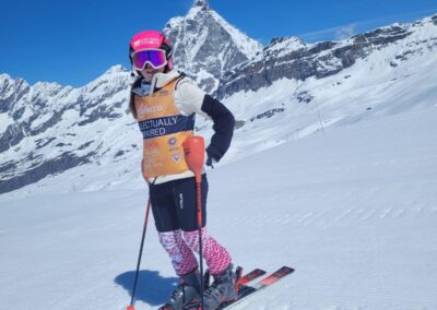 Rebecca, con la grinta di una tigre sulle piste da sci